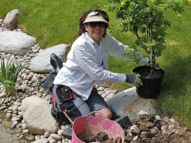 Sandra-lady-gardener-planting